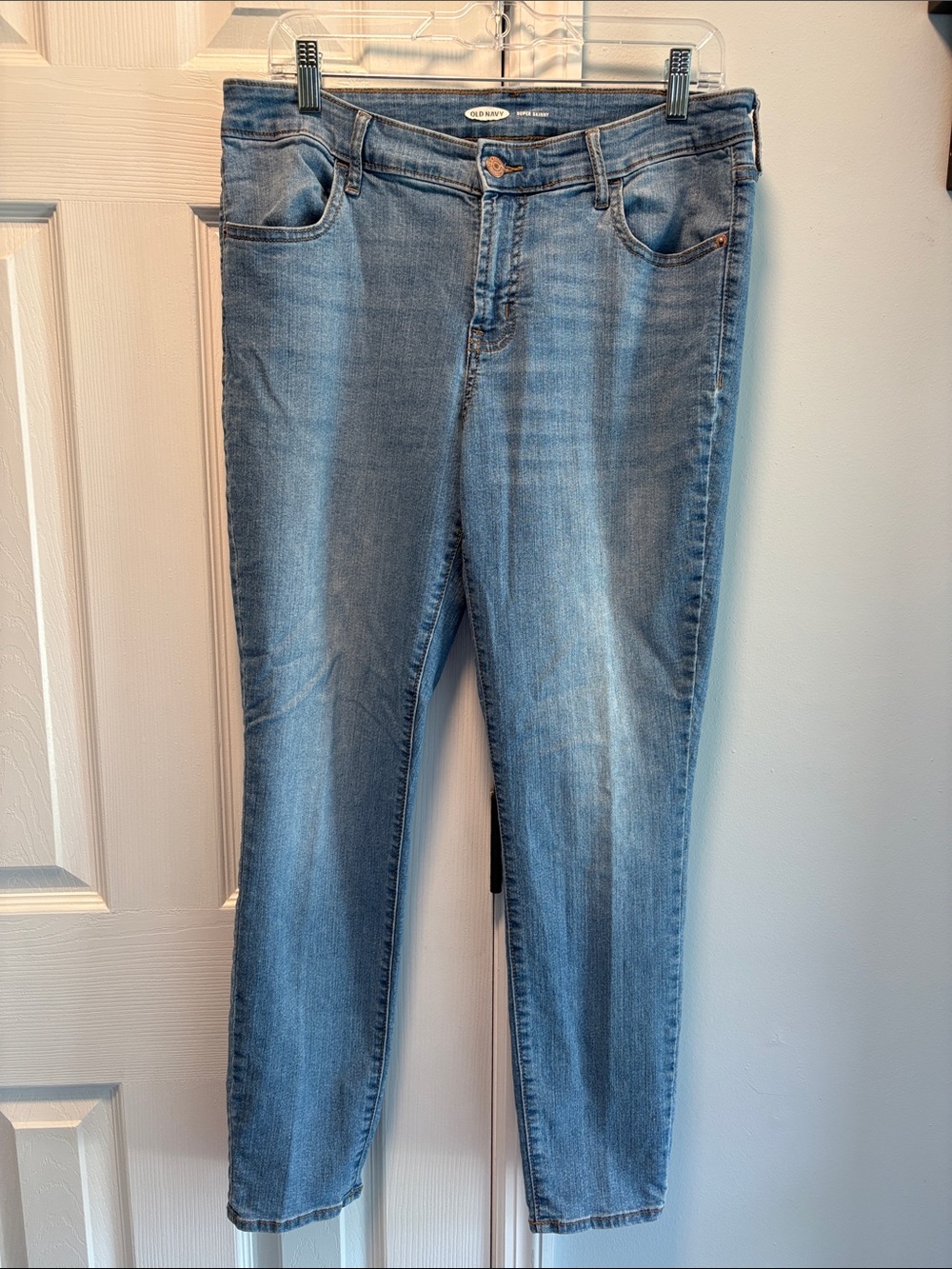 Old Navy Women's Skinny Jeans in Light Blue Wash
